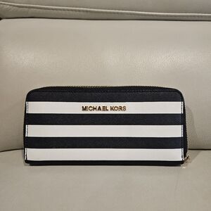 Michael Kors Continental Wallet